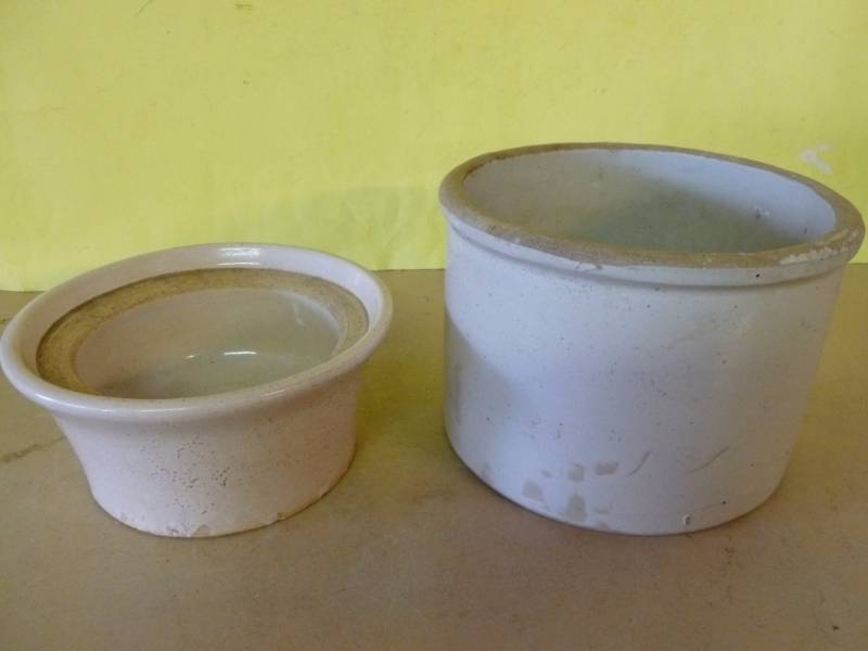 lot 274 image: Vintage Crock