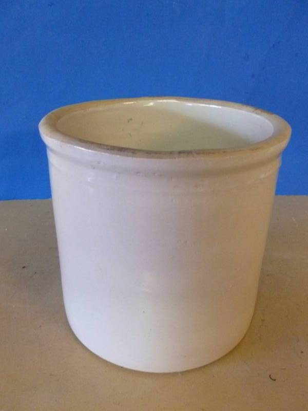 lot 276 image: Vintage Crock