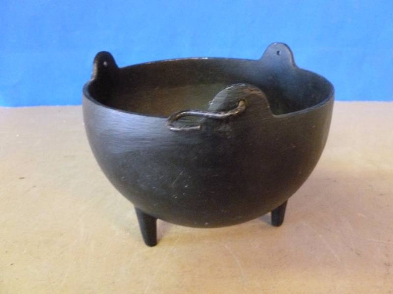 lot 277 image: Decorative