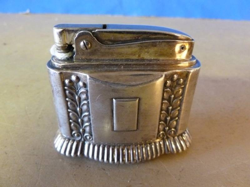 lot 287 image: Vintage Lighter