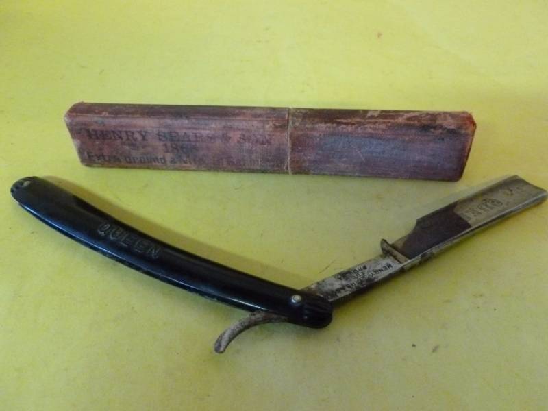 lot 289 image: Antique Razor