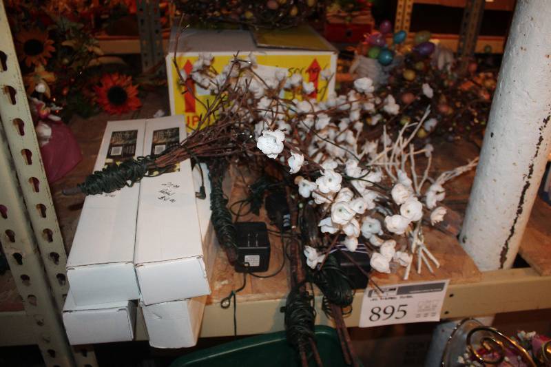 lot 895 image: LED Lighted Floral