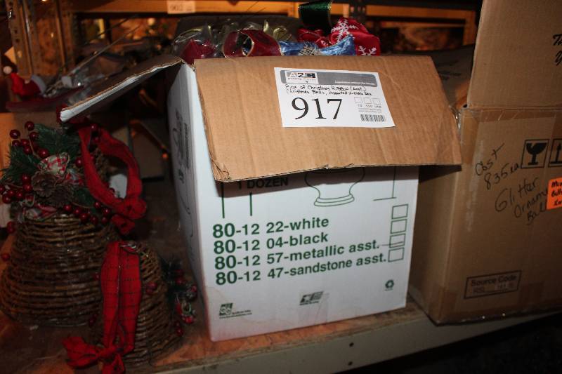 lot 917 image: Christmas Decorations