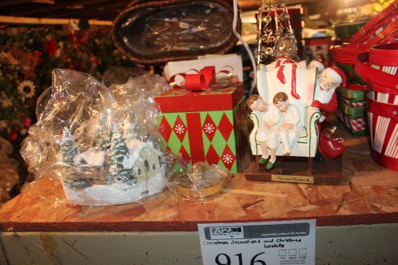 lot 916 image: Christmas Decorations