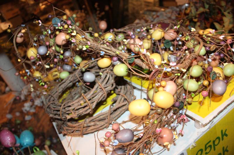 lot 906 image: Easter Egg Vine, Grapevine Wreaths