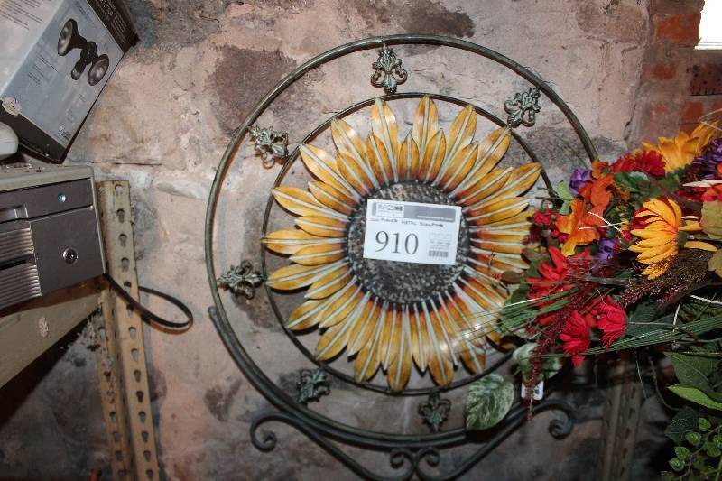 lot 910 image: Sun Flower Metal Sculpture