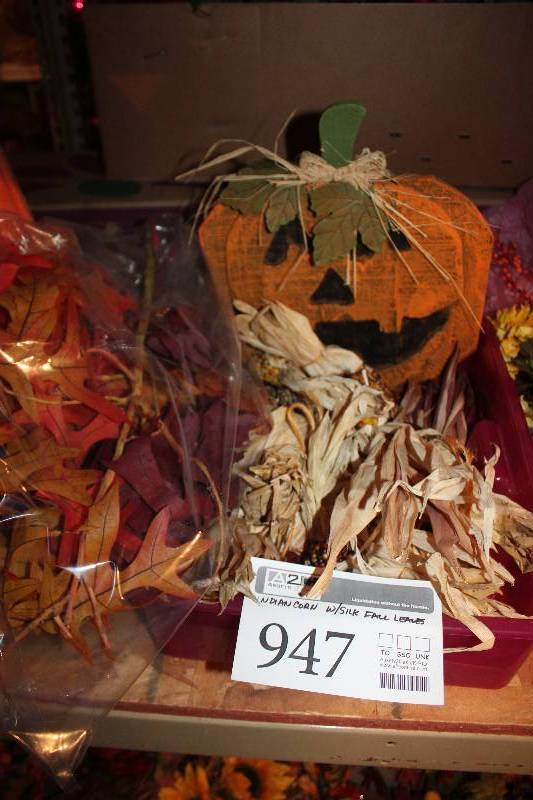 lot 947 image: Indian Corn w Silk Fall Leaves