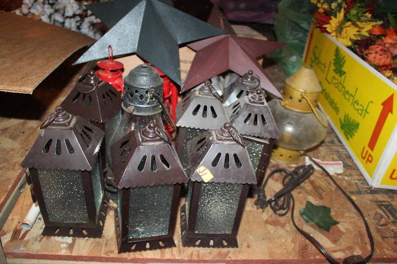 lot 911 image: Lot of (16) Assorted Tealight Lanterns, Metal Stars