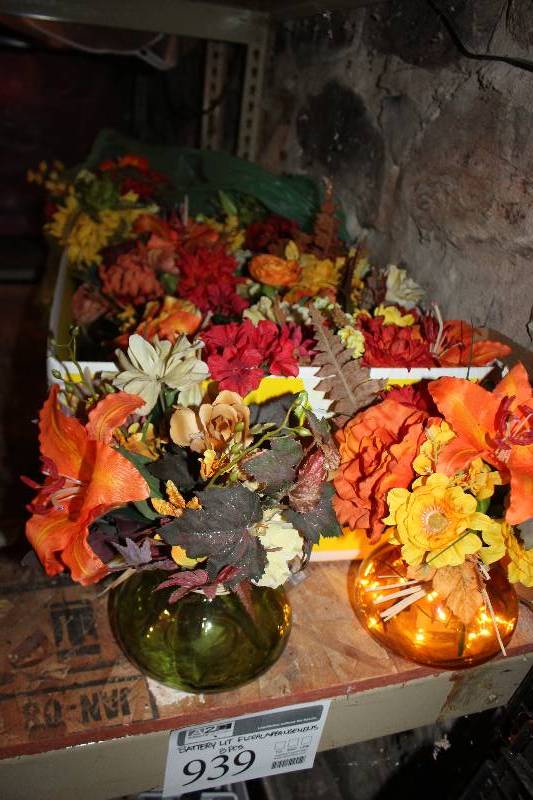 lot 939 image: Lot of (8) Battery-Lit Floral Arrangments