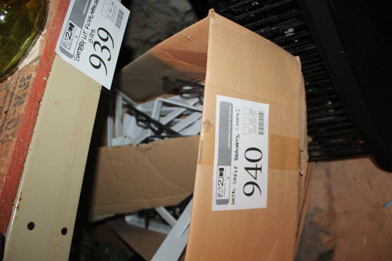 lot 940 image: Metal Shelf Brackets