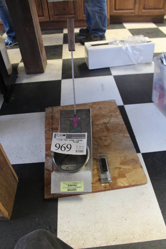 lot 969 image: Flower Stem Cutter w Extra Blades