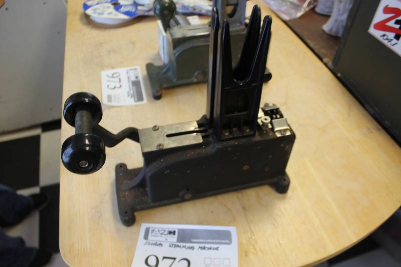 lot 972 image: B&K Floral Stemming Machine