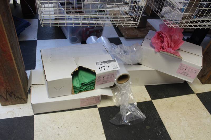 lot 977 image: Assorted Plastic Bags