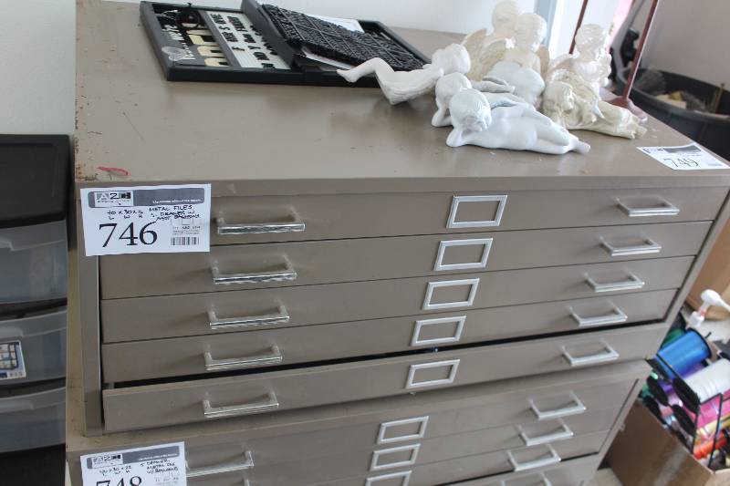 lot 746 image: 5-Drawer Metal Files w Assorted Balloons