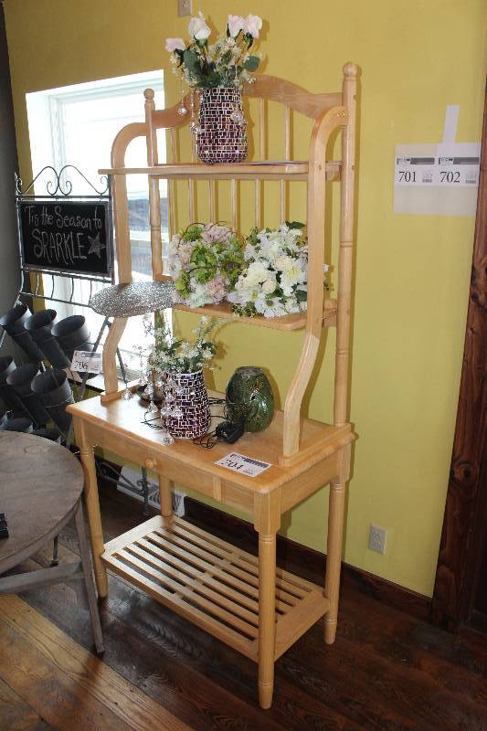 lot 704 image: 4-Shelf 1-Drawer Decorative Wood Stand w Decorations