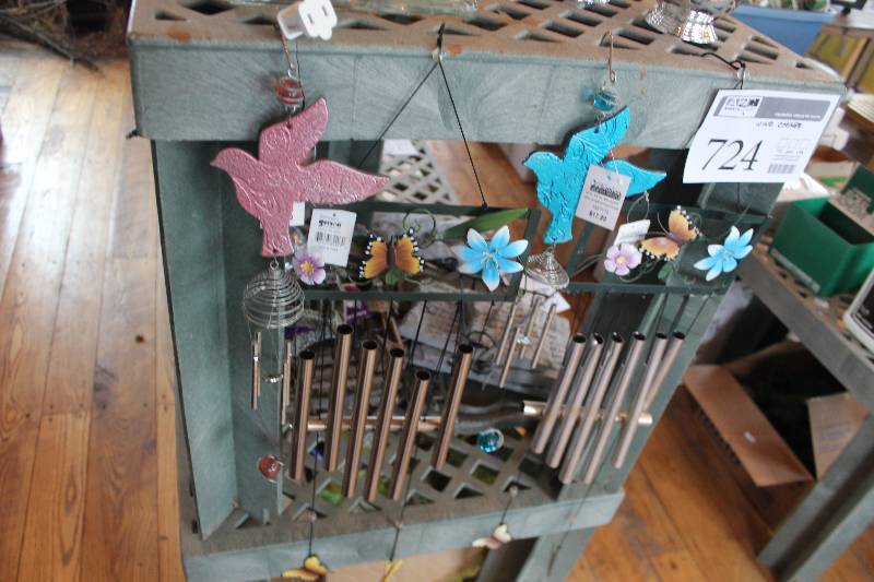 lot 724 image: Wind Chimes