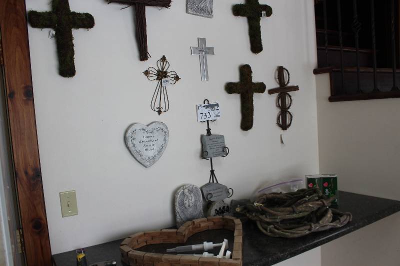 lot 733 image: Hanging Crosses, Garden Stones, Wooden Heart