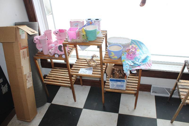 lot 752 image: Plant Stand w Assorted Flower Pots, Vases