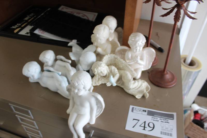 lot 749 image: Assorted Angels Candle Holders