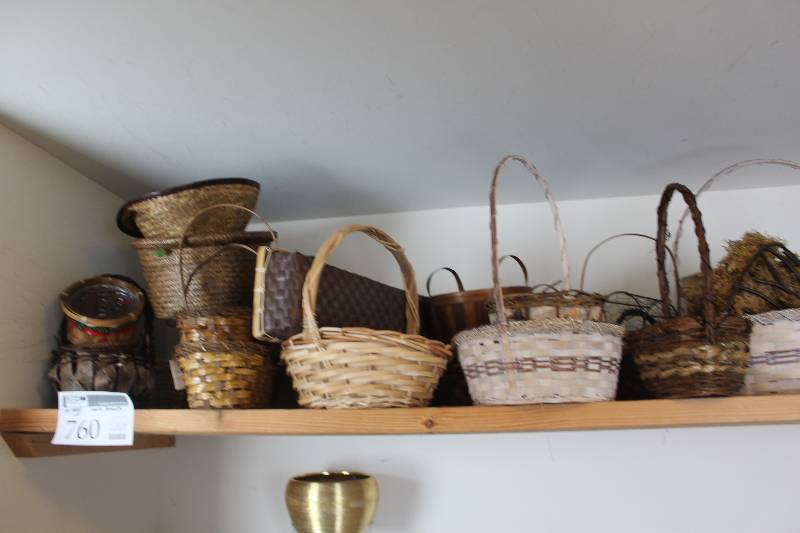lot 760 image: Shelf Lot of Assorted Wicker Baskets Top Shelf