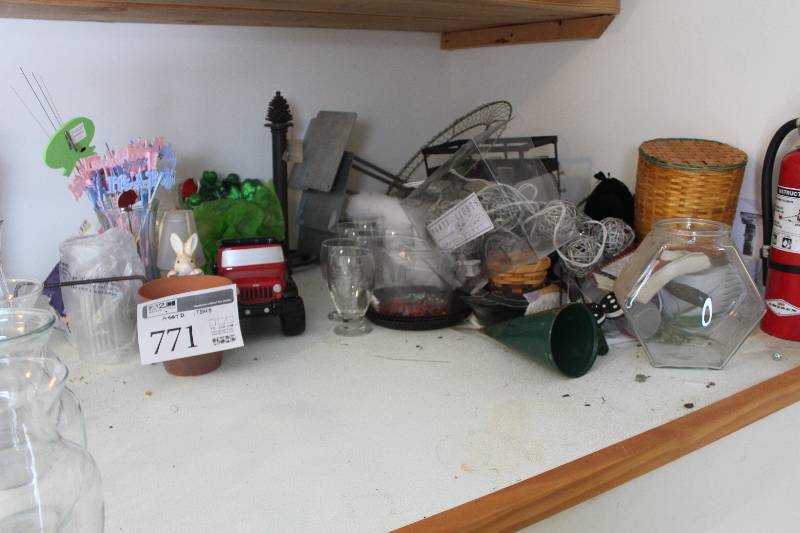 lot 771 image: Assorted Items