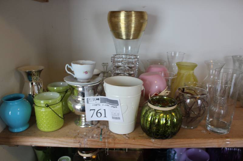 lot 761 image: Assorted Floral Vases