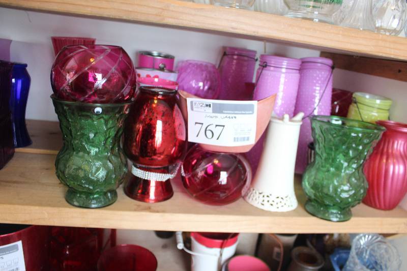 lot 767 image: Assorted Floral Vases