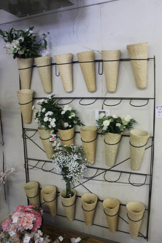 lot 778 image: Floral Display Wall Rack w Baskets