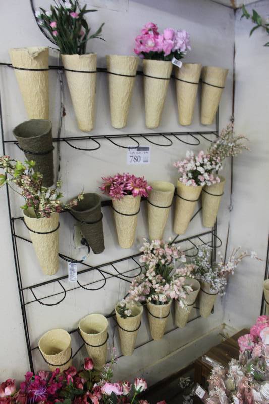 lot 780 image: Floral Display Wall Rack w Baskets