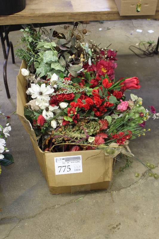 lot 775 image: Silk Flowers