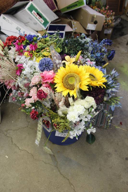 lot 772 image: Silk Flowers, Bin