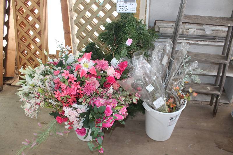 lot 793 image: Assorted Floral & Christmas Trees