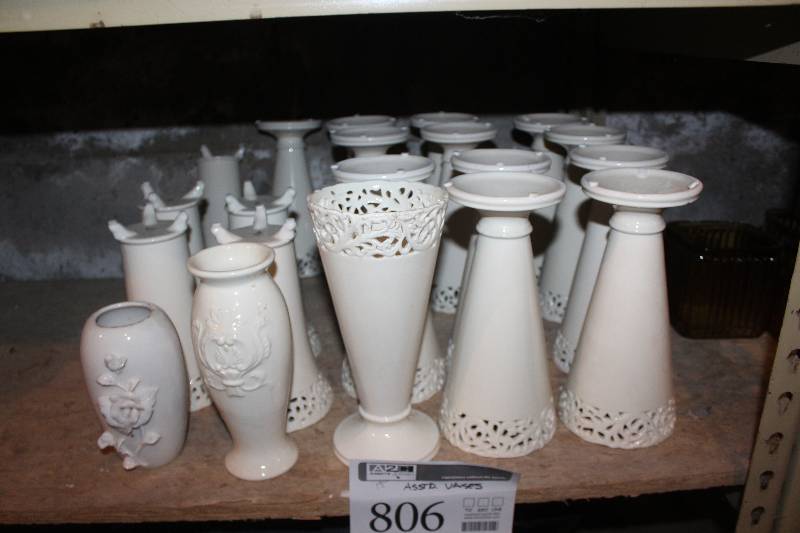 lot 806 image: Lot of (15) Assorted Vases