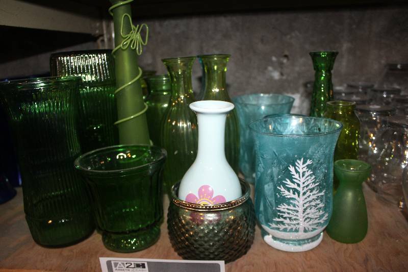 lot 809 image: Lot of (15) Assorted Vases
