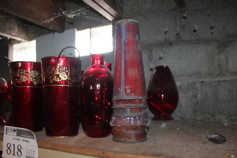 lot 818 image: Assorted Vases