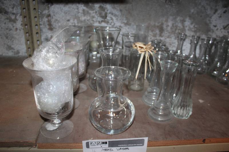 lot 822 image: Lot of (16) Assorted Vases