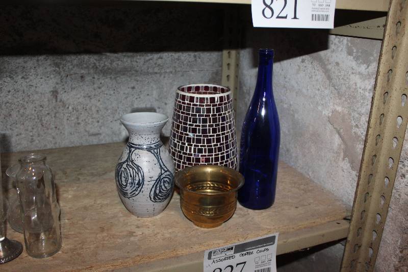 lot 827 image: Lot of (4) Assorted Vases