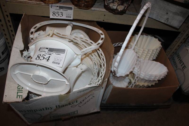 lot 854 image: Assorted Plastic Sympathy Containers