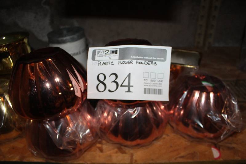 lot 834 image: Lot of (10) Plastic Flower Holders