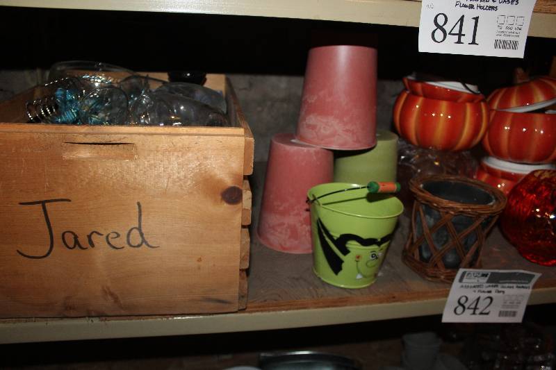lot 842 image: Assorted Pumpkin & Flower Pots, Vases