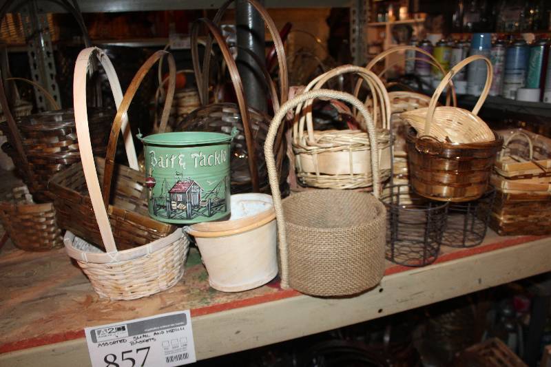 lot 857 image: Assorted Small, Medium Wicker Baskets