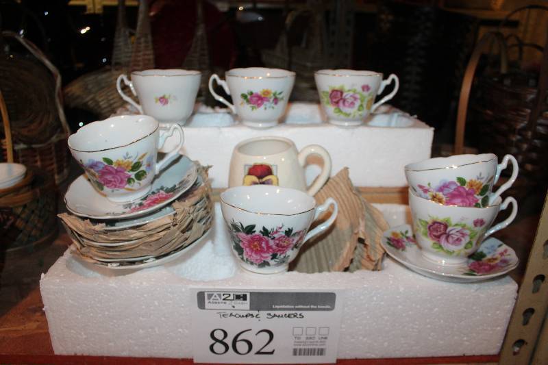 lot 862 image: Tea Cups & Saucers