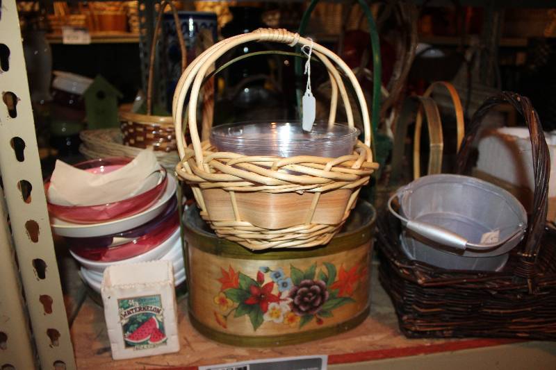 lot 861 image: Assorted Baskets