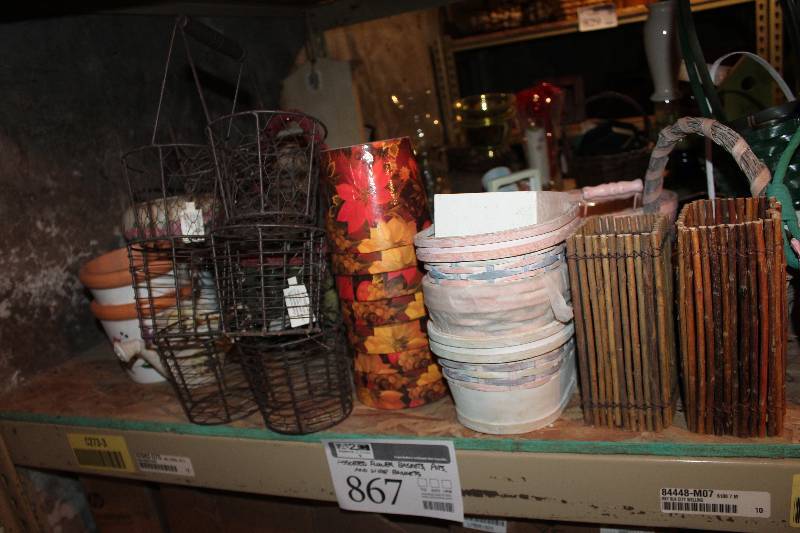 lot 867 image: Assorted Flower Baskets, Pots & Wire Baskets