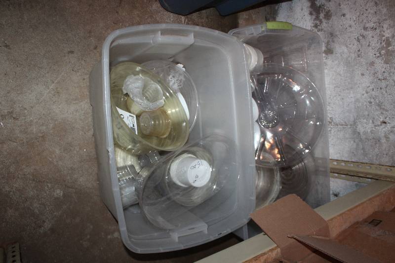 lot 868 image: Misc Plastic Containers