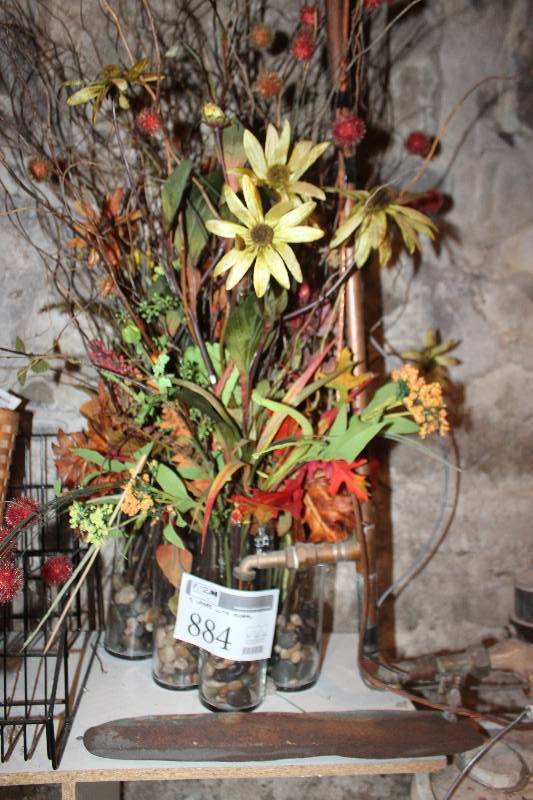 lot 884 image: Lot of (5) Vases w Floral