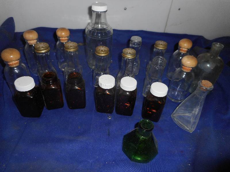 COLLECTIBLE SMALL BOTTLES