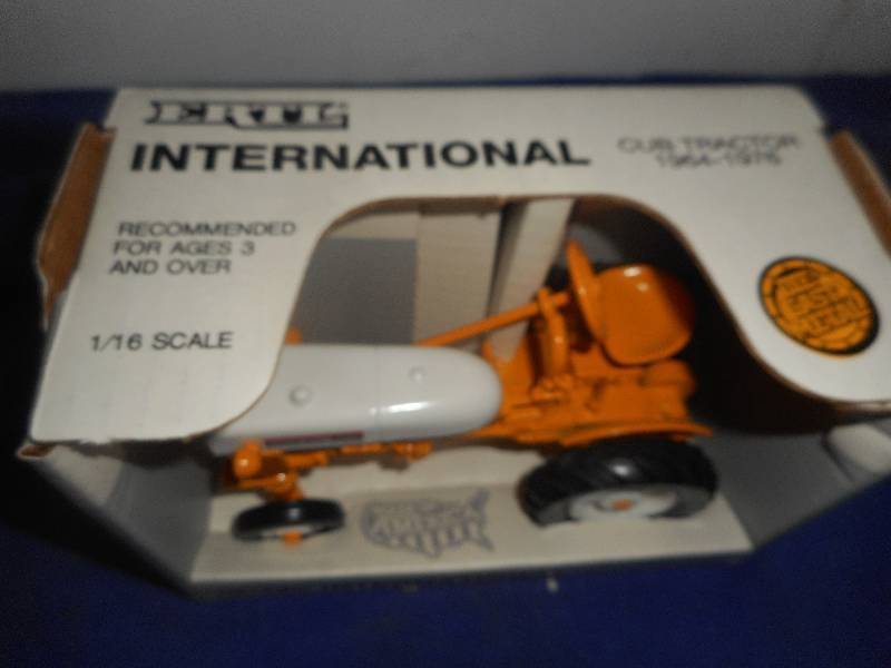 INTERNATIONAL CUB TRACTOR 64-76