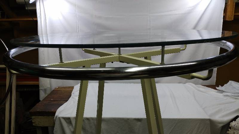 lot 120 image: Clothing Rack with Glass Top