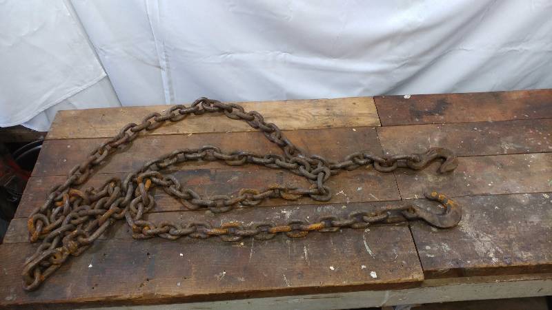 lot 24 image: Large Chain w Hooks